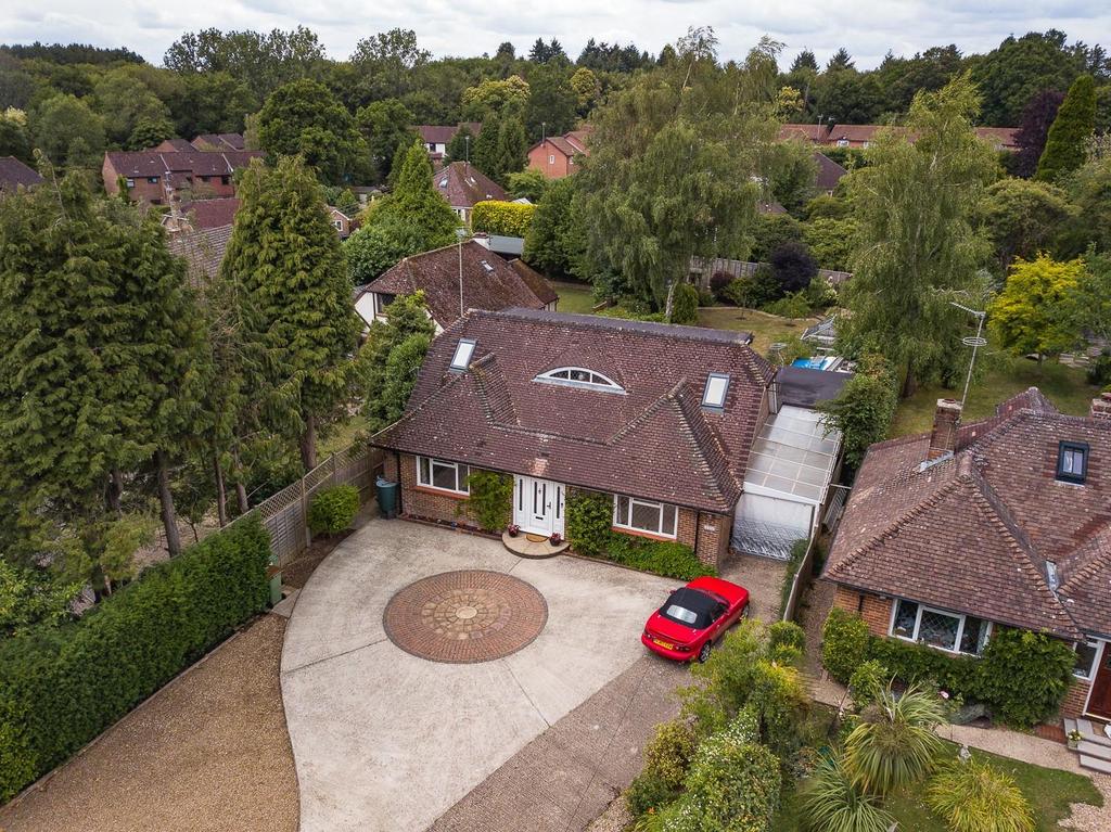 Pondtail Road, Horsham 5 bed detached bungalow £675,000