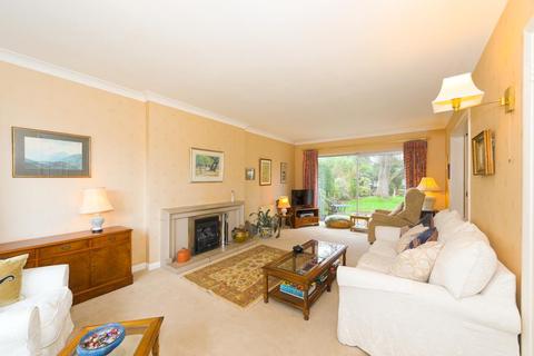 4 Paddocks Close, Ashtead, KT21 2RA