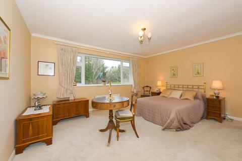 4 Paddocks Close, Ashtead, KT21 2RA