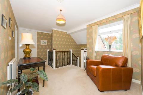 4 Paddocks Close, Ashtead, KT21 2RA
