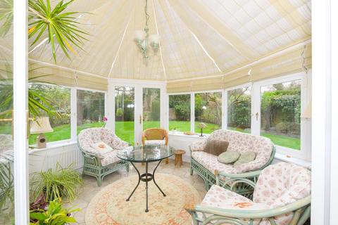 4 Paddocks Close, Ashtead, KT21 2RA