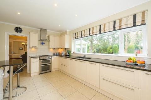 4 Paddocks Close, Ashtead, KT21 2RA