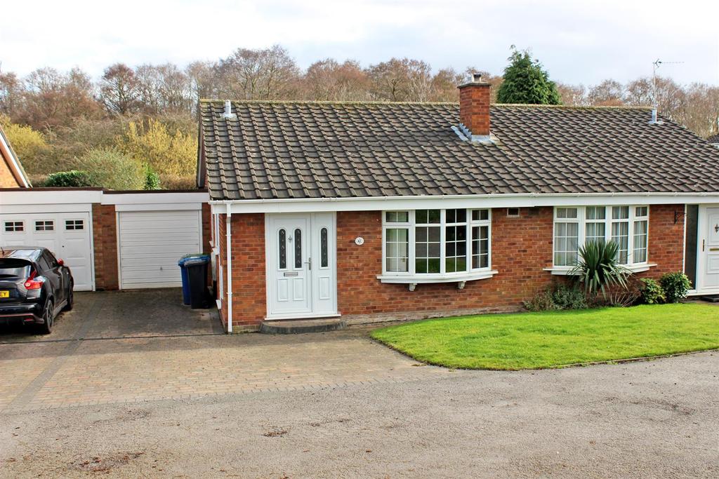Fossdale Road, Wilnecote, Tamworth 2 bed semidetached bungalow for