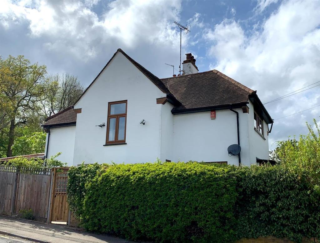 Scrubbitts Park Road, Radlett 3 bed house £950,000