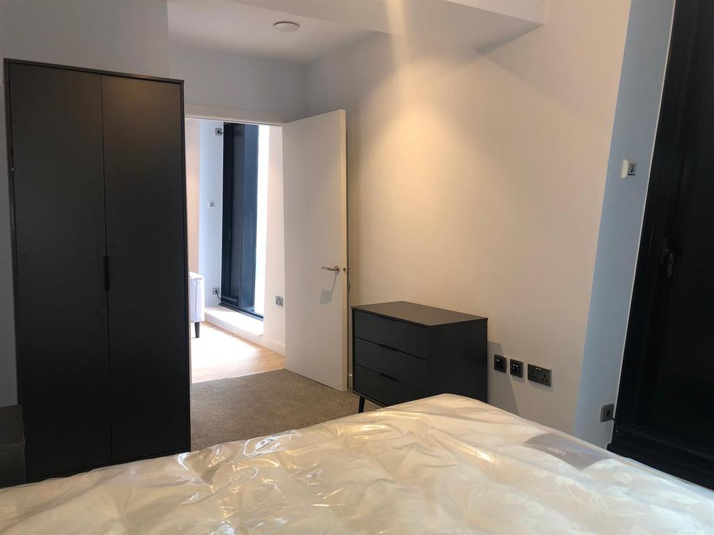 Bedroom i.JPG