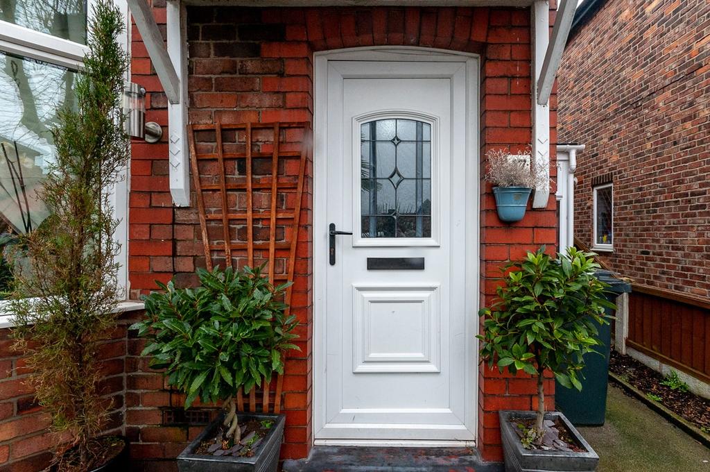 Fife Road, Warrington, WA1 2 bed semidetached house £160,000