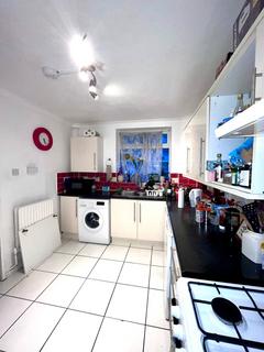 3 bedroom ground floor flat to rent, Caldwell Street, Oval SW9