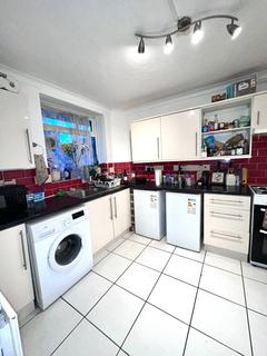 3 bedroom ground floor flat to rent, Caldwell Street, Oval SW9