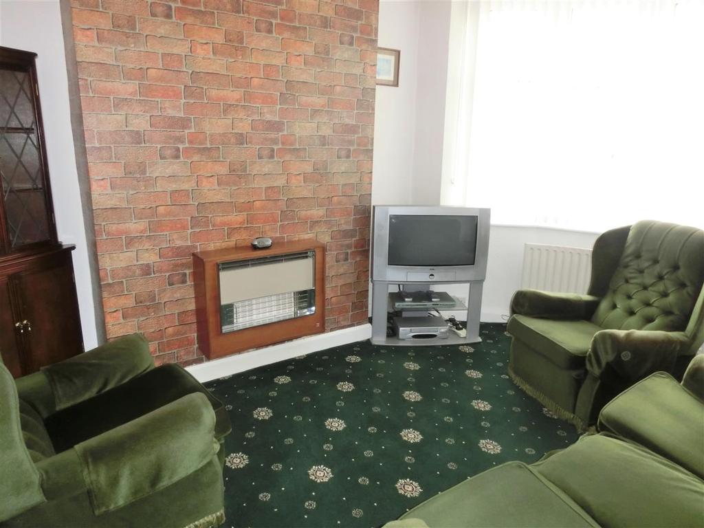 Warmington Road, Sheldon, Birmingham 3 bed semidetached house £220,000