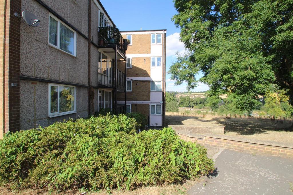 Wood View, Hemel Hempstead 1 bed flat £1,050 pcm (£242 pw)