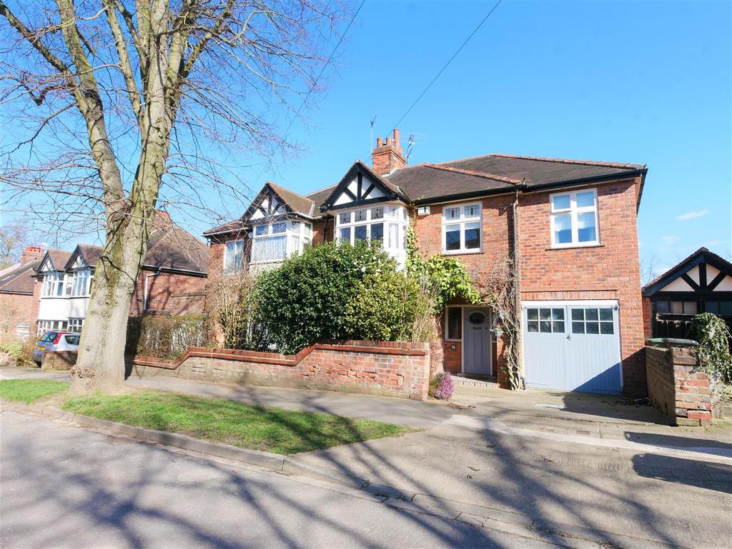 Manor Drive South, York 6 bed semidetached house £499,950