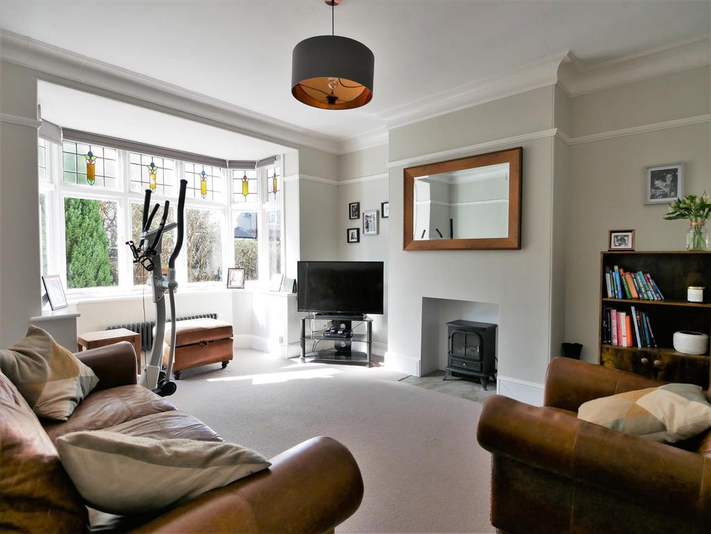 Manor Drive South, York 6 bed semidetached house £499,950