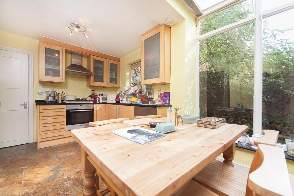 Marney Road, SW11 1 bed flat £1,603 pcm (£370 pw)