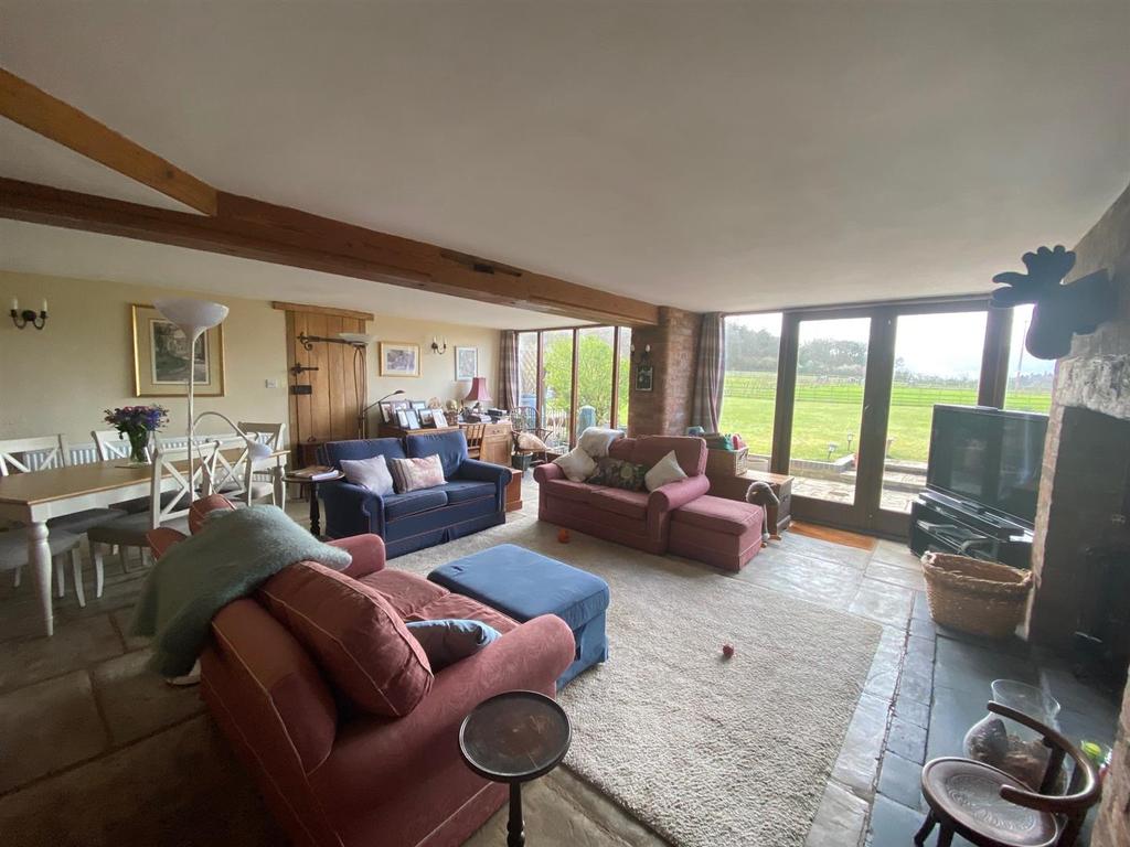 Little Clevelode, Malvern 3 bed barn conversion £1,400 pcm (£323 pw)
