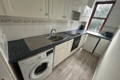 1 bedroom flat to rent, 1/2, 29 Provost Road, Dundee, DD3 8AF