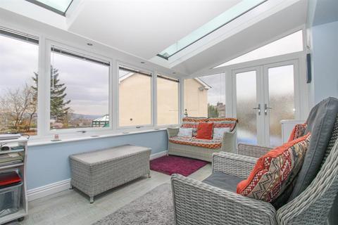 1 Canada Crescent, Rawdon, Leeds, LS19 6LT
