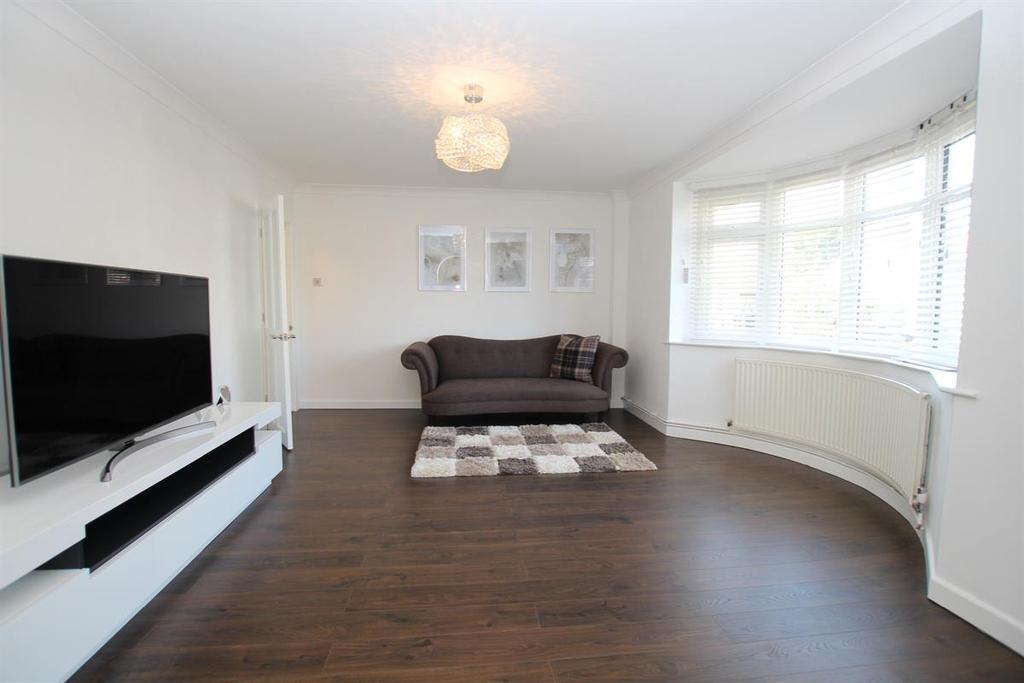 Holland Park, ClactononSea 2 bed bungalow £350,000