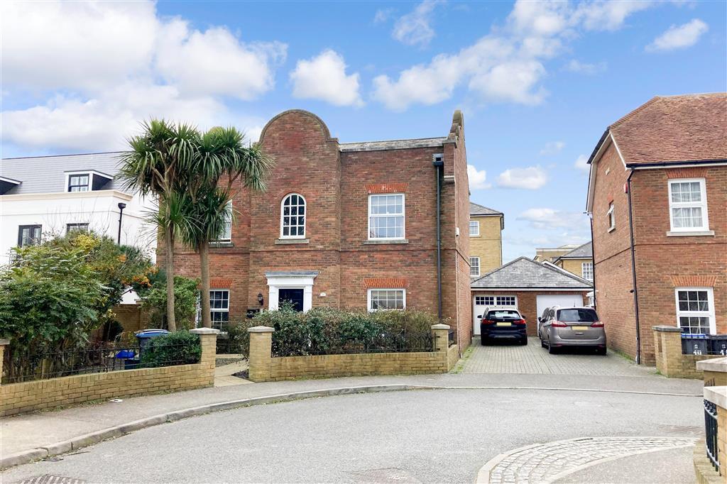 Ardent Avenue, Walmer, Deal, Kent 4 bed detached house £570,000