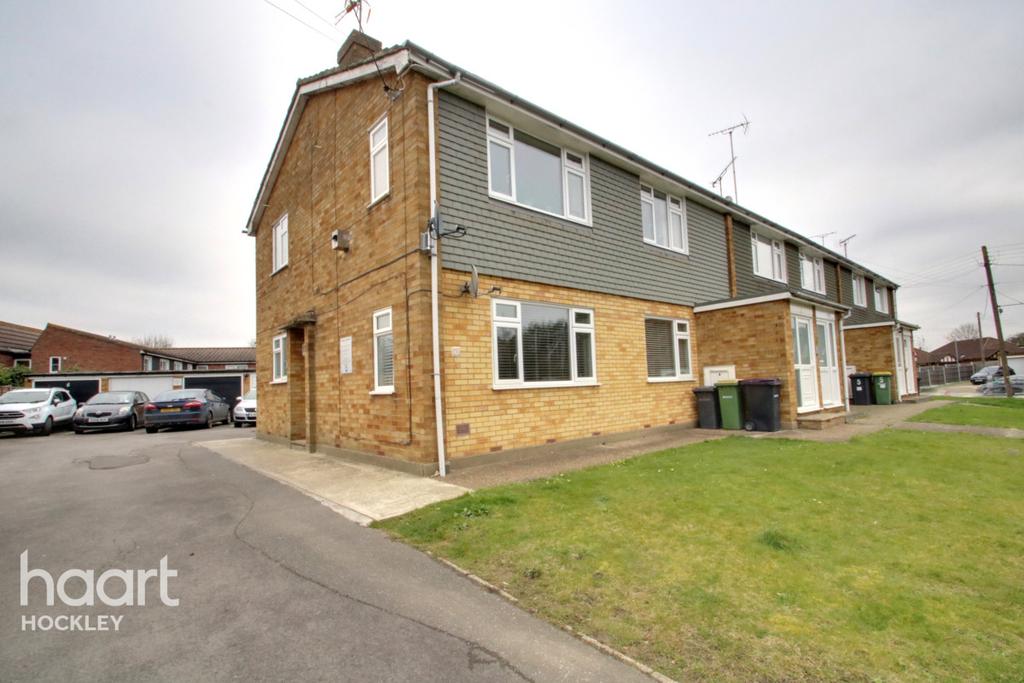 Plumberow Avenue, Hockley 2 bed flat £260,000