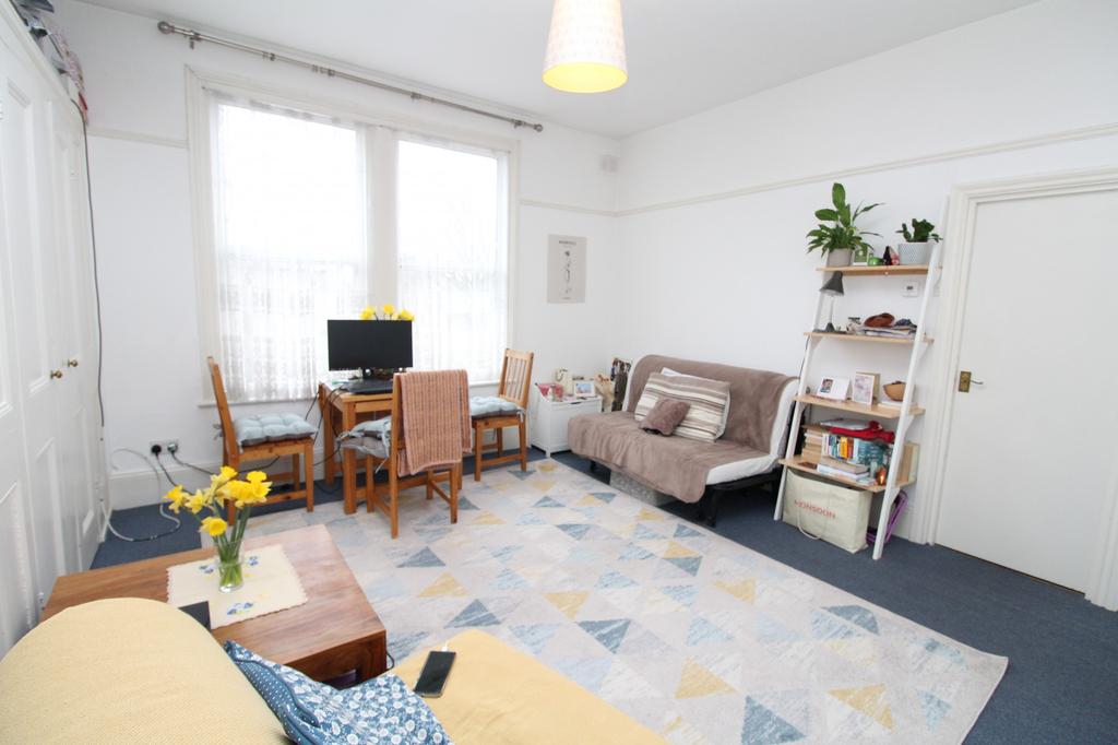 Tressillian Road, Brockley, SE4 Studio £1,000 pcm (£231 pw)