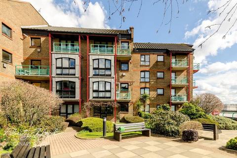 Flat D, 1 Felstead Gardens, London, E14 3BS