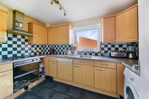 Flat D, 1 Felstead Gardens, London, E14 3BS