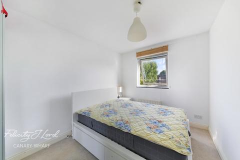 Flat D, 1 Felstead Gardens, London, E14 3BS