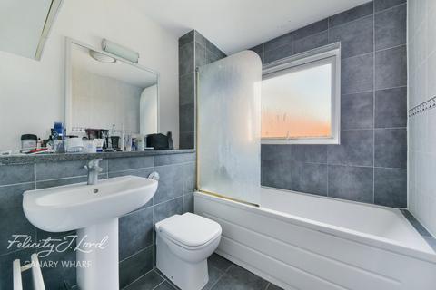 Flat D, 1 Felstead Gardens, London, E14 3BS