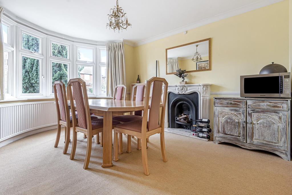 Greenwood Road, Thames Ditton, KT7 3 bed detached house £900,000