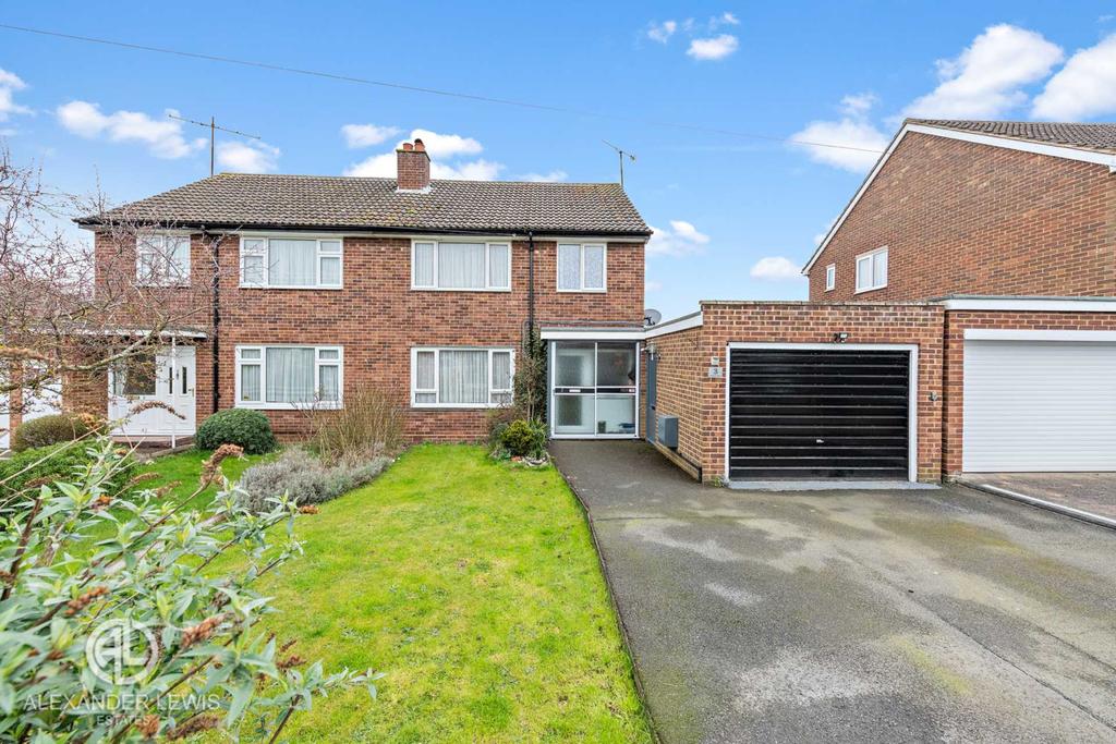 Alexander Rd, Stotfold, SG5 4NA 3 bed semidetached house £425,000
