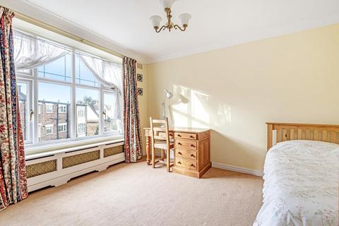 18 Imber Close, Esher, KT10 8EB