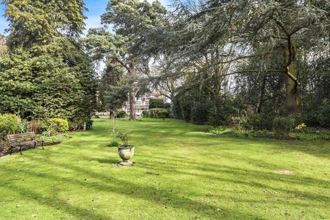 18 Imber Close, Esher, KT10 8EB