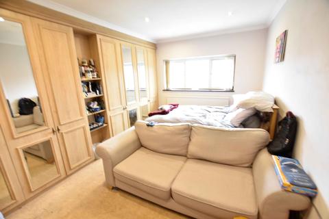 124 Uxbridge Road, Feltham, TW13 5EA