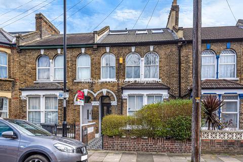 54 Silvermere Road, London, SE6 4QS