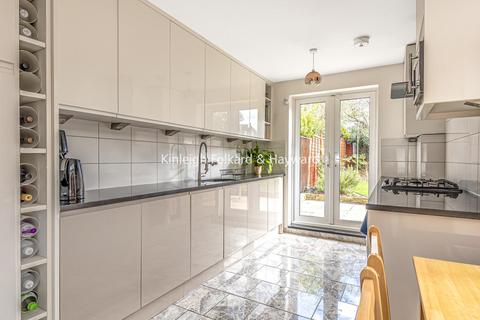 54 Silvermere Road, London, SE6 4QS