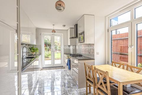 54 Silvermere Road, London, SE6 4QS