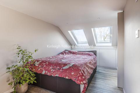 54 Silvermere Road, London, SE6 4QS