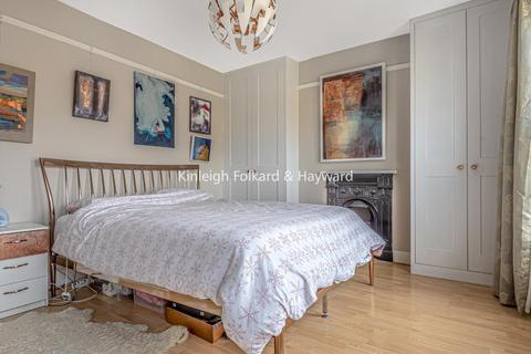 54 Silvermere Road, London, SE6 4QS