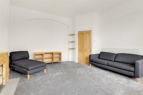 2 bedroom flat to rent, North Side Wandsworth Common, London