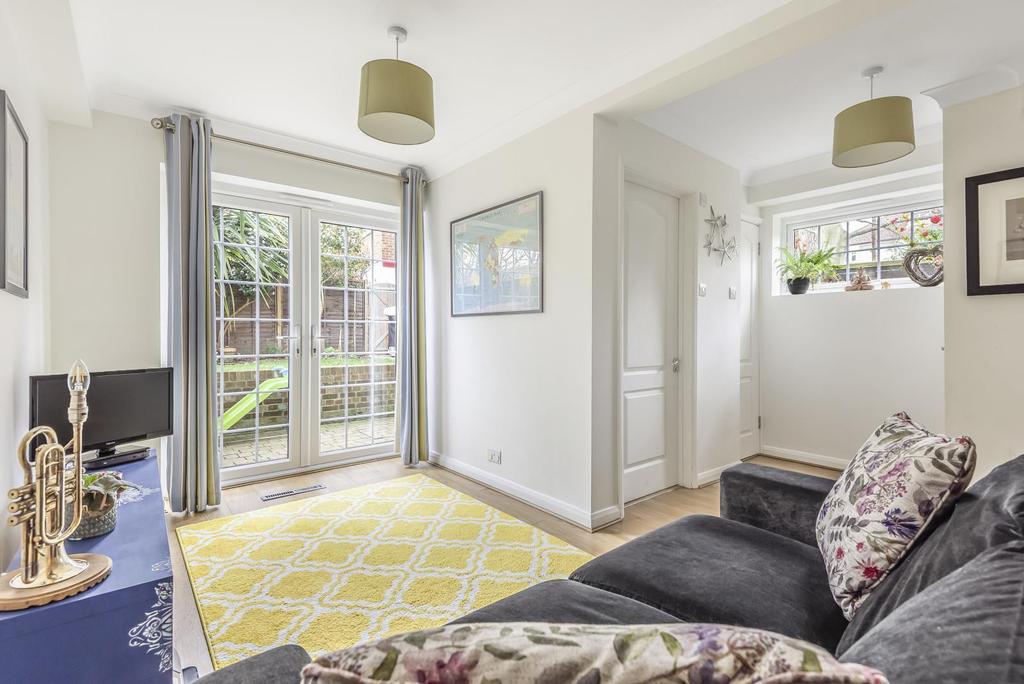 White Rose Lane, Woking, GU22 4 bed townhouse £575,000