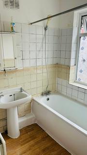 2 bedroom flat to rent, Redbridge Lane East, Redbridge, IG4