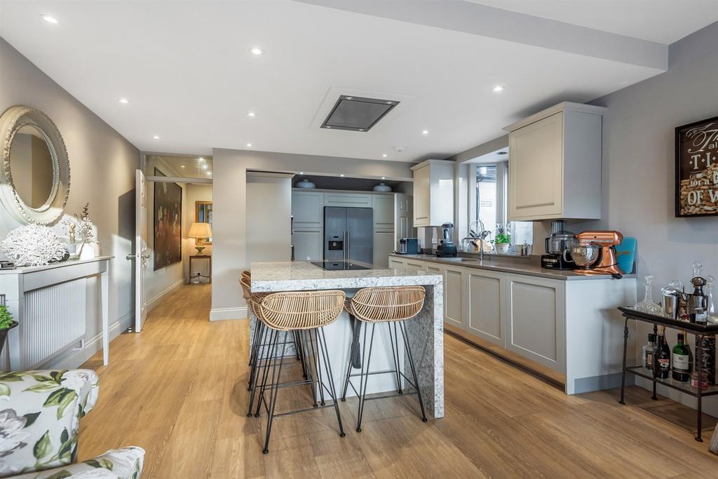 Kitchen+Breakfast+Ro