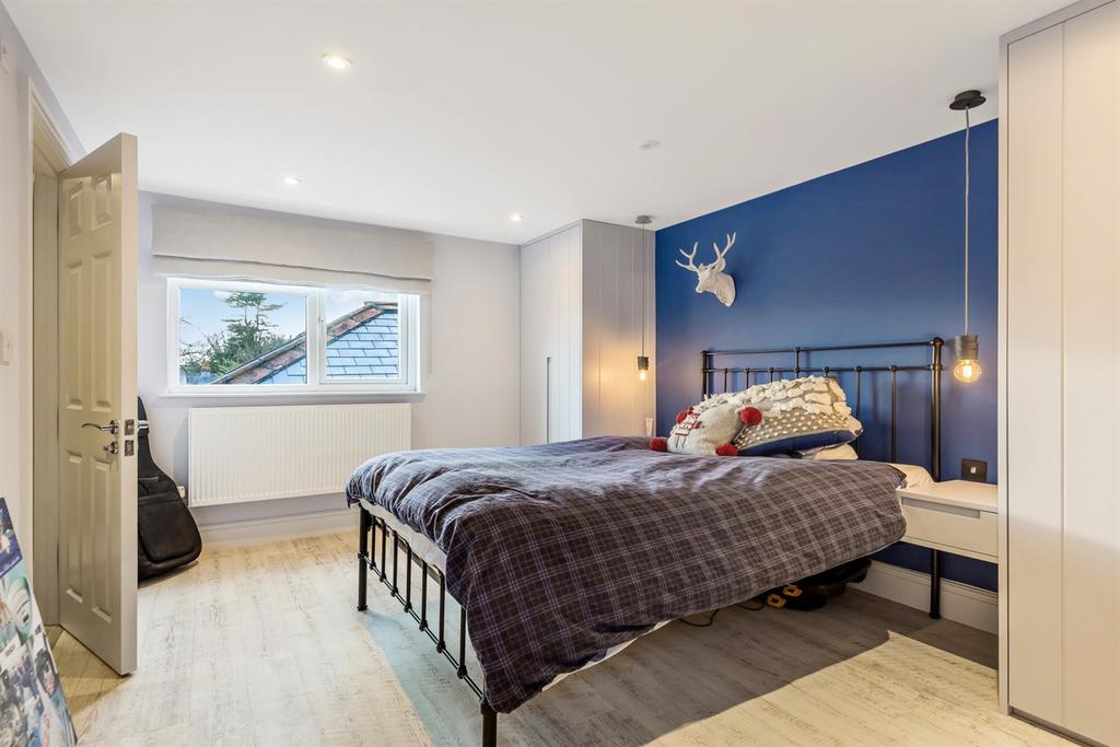 Bedroom+