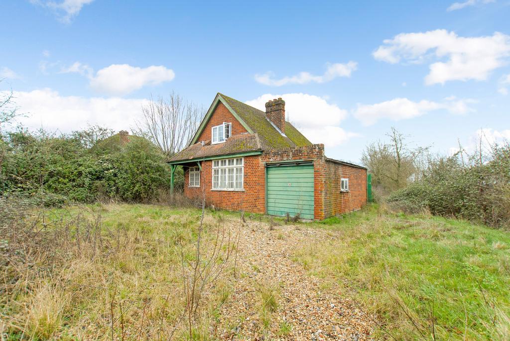 Oakley Green Road, Windsor, SL4 2 bed detached bungalow £699,000