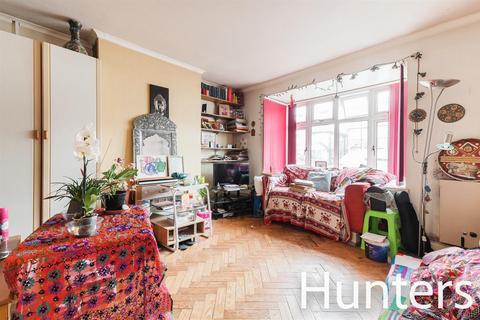 254 Ash Grove, Hounslow, TW5 9DY