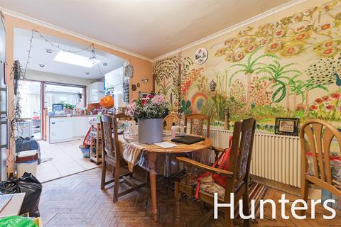 254 Ash Grove, Hounslow, TW5 9DY