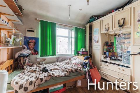 254 Ash Grove, Hounslow, TW5 9DY