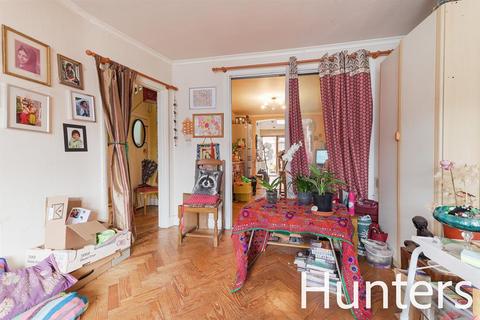254 Ash Grove, Hounslow, TW5 9DY