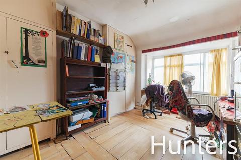 254 Ash Grove, Hounslow, TW5 9DY