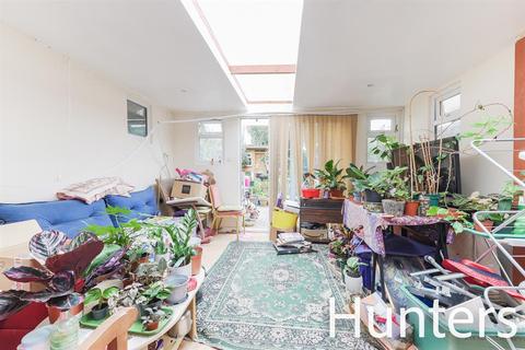 254 Ash Grove, Hounslow, TW5 9DY